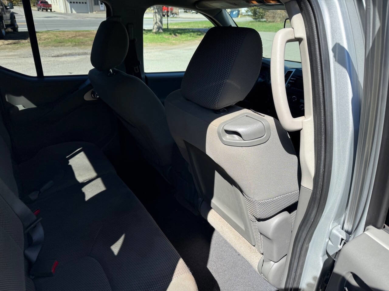 Used 2014 Nissan Frontier SV w/ SV Value Truck Package image 13