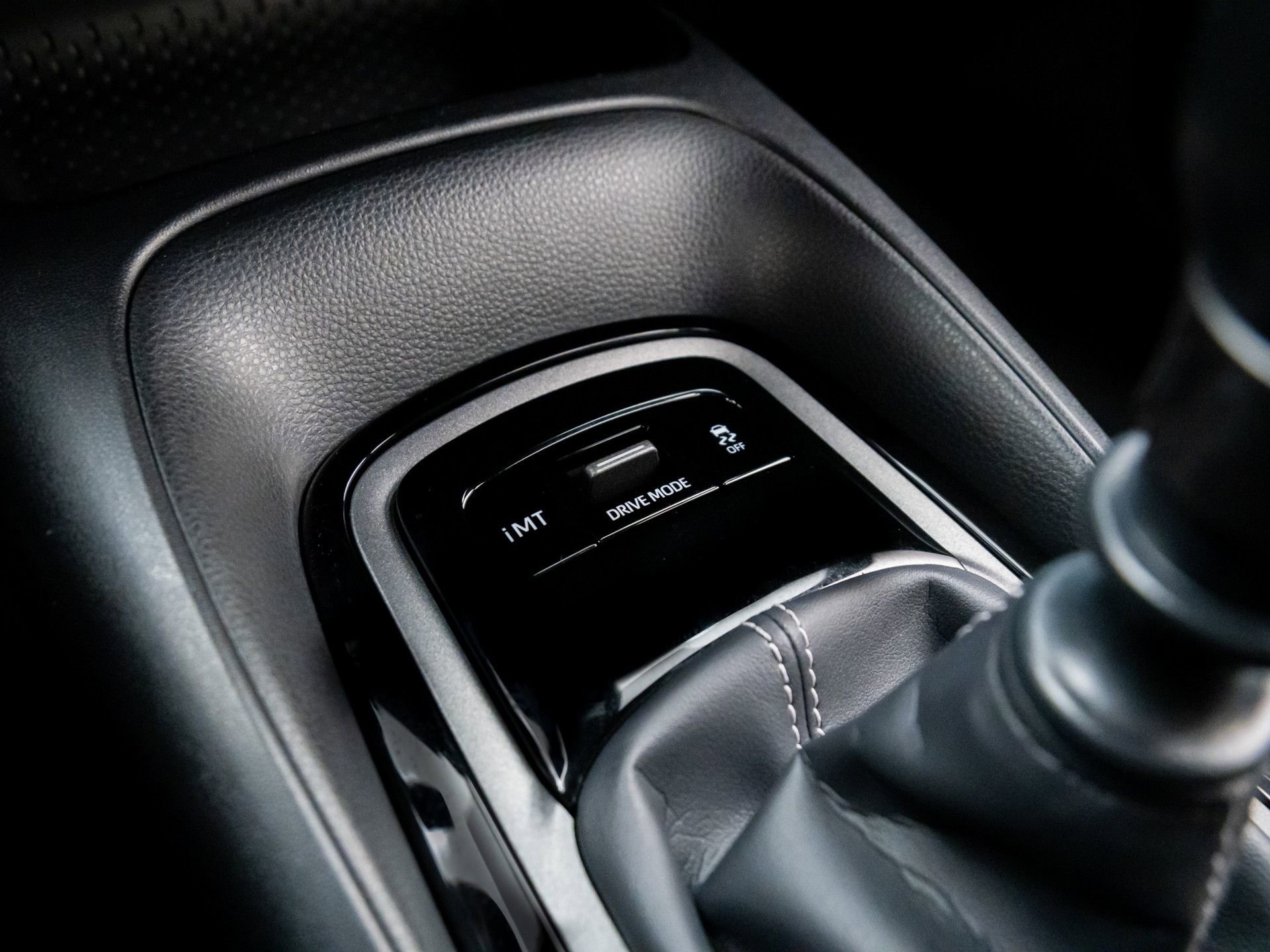 Used 2025 Toyota Corolla Premium w/ Styling Package (TMS) image 25