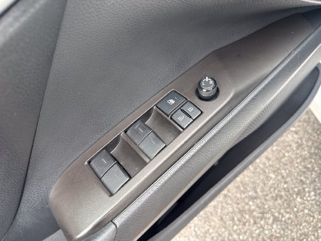Used 2021 Toyota Camry SE FWD image 11