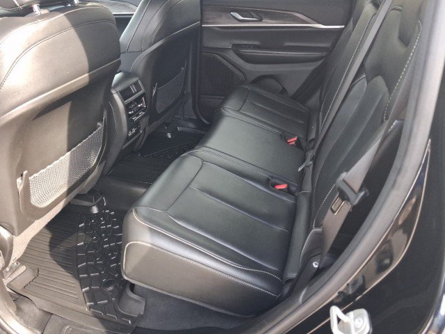 Used 2023 Jeep Grand Cherokee Limited w/ Black Appearance Package AWD/4WD image 13
