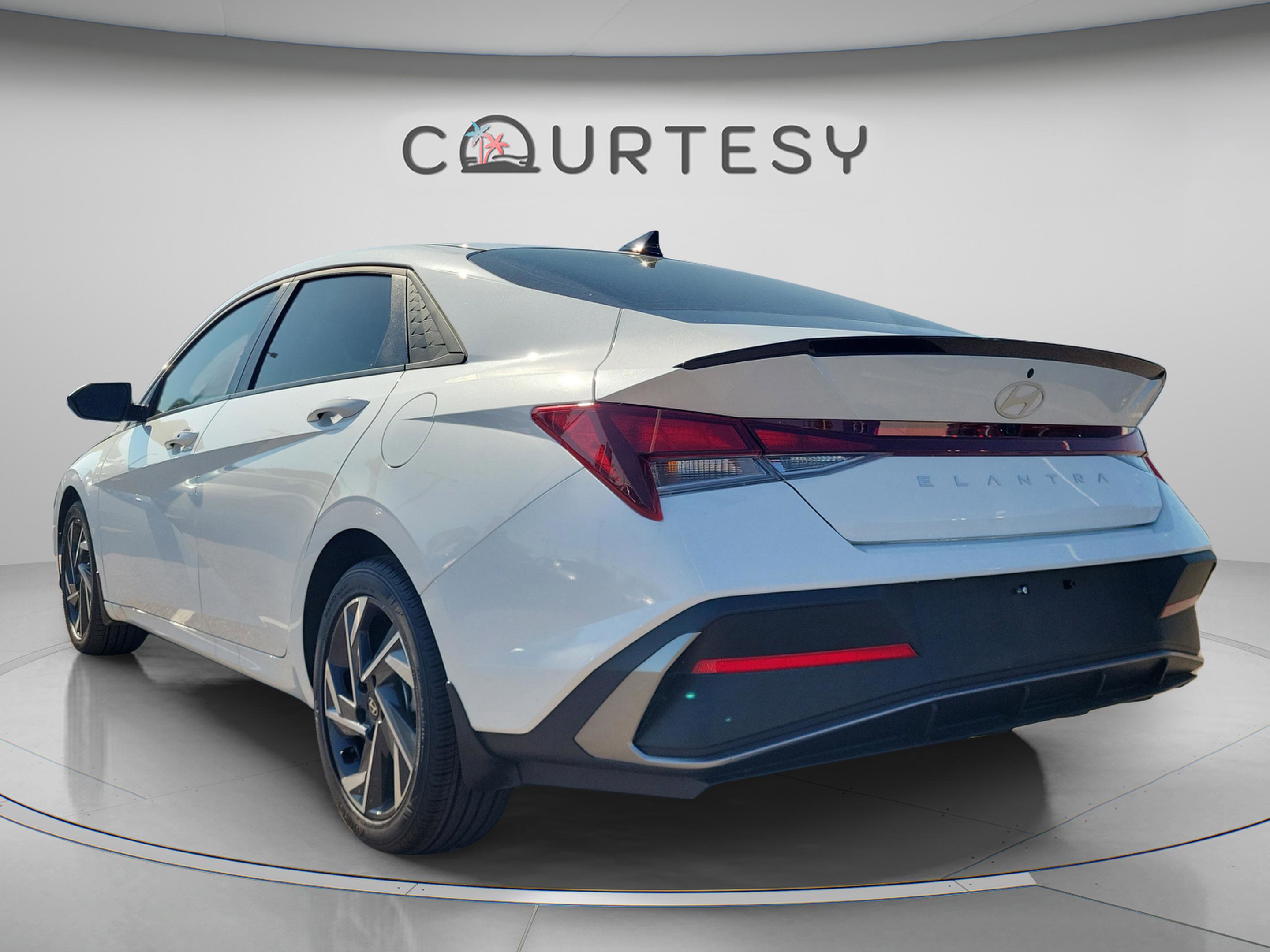 Certified 2025 Hyundai Elantra Sport image 2