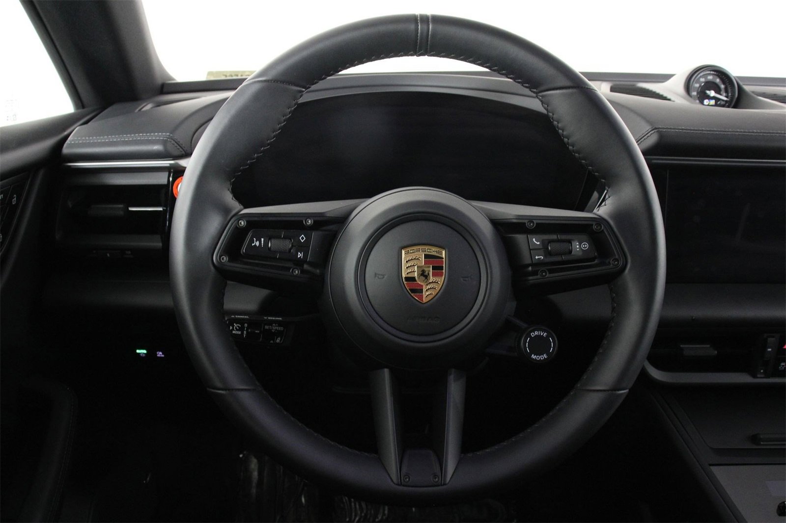 Used 2025 Porsche Macan Electric image 12