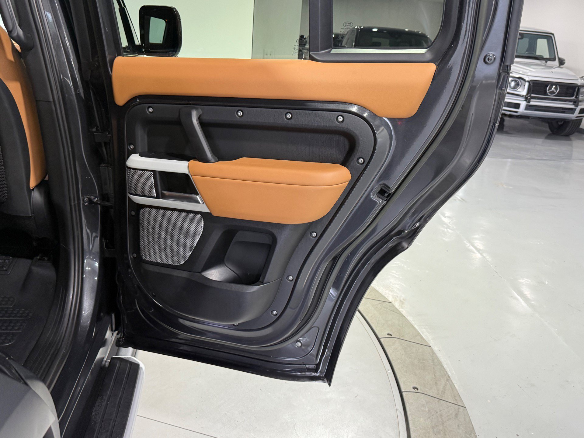 Used 2023 Land Rover Defender 130 SE AWD/4WD image 48