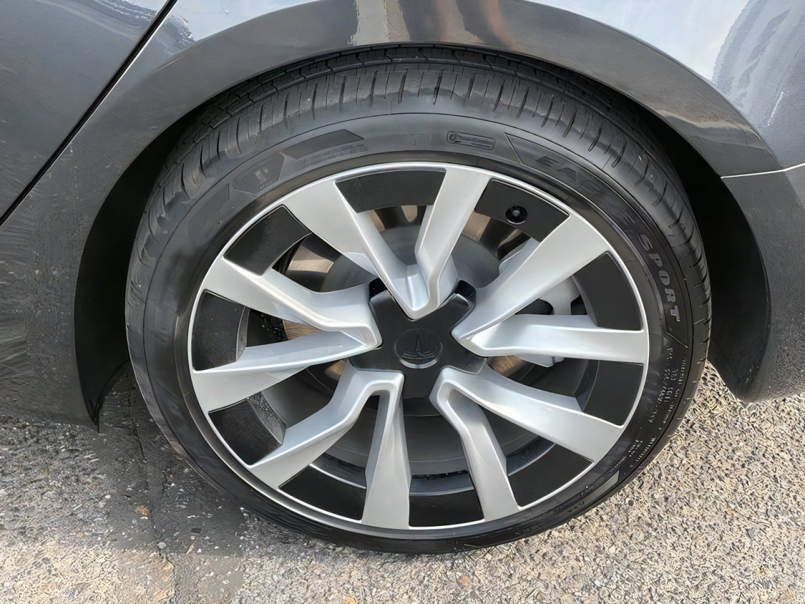 Used 2025 Tesla Model 3 Long Range AWD/4WD image 10