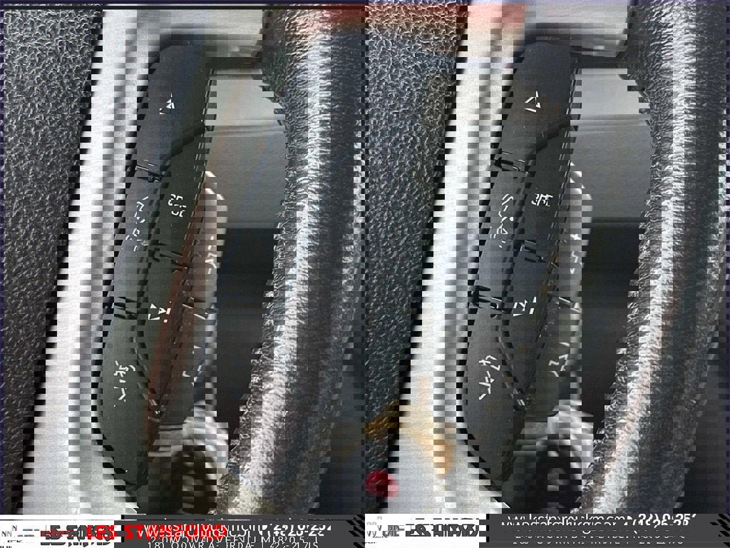 Used 2011 GMC Acadia SLE image 25