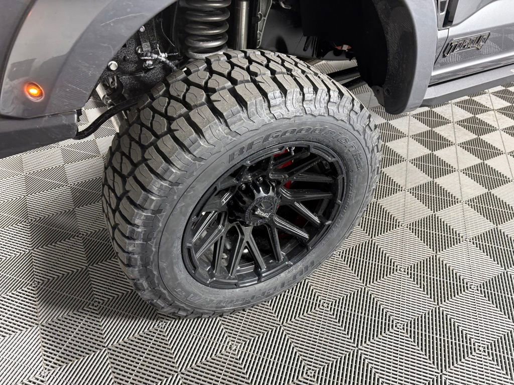 New 2026 Ford F250 Lariat w/ Black Appearance Package image 12