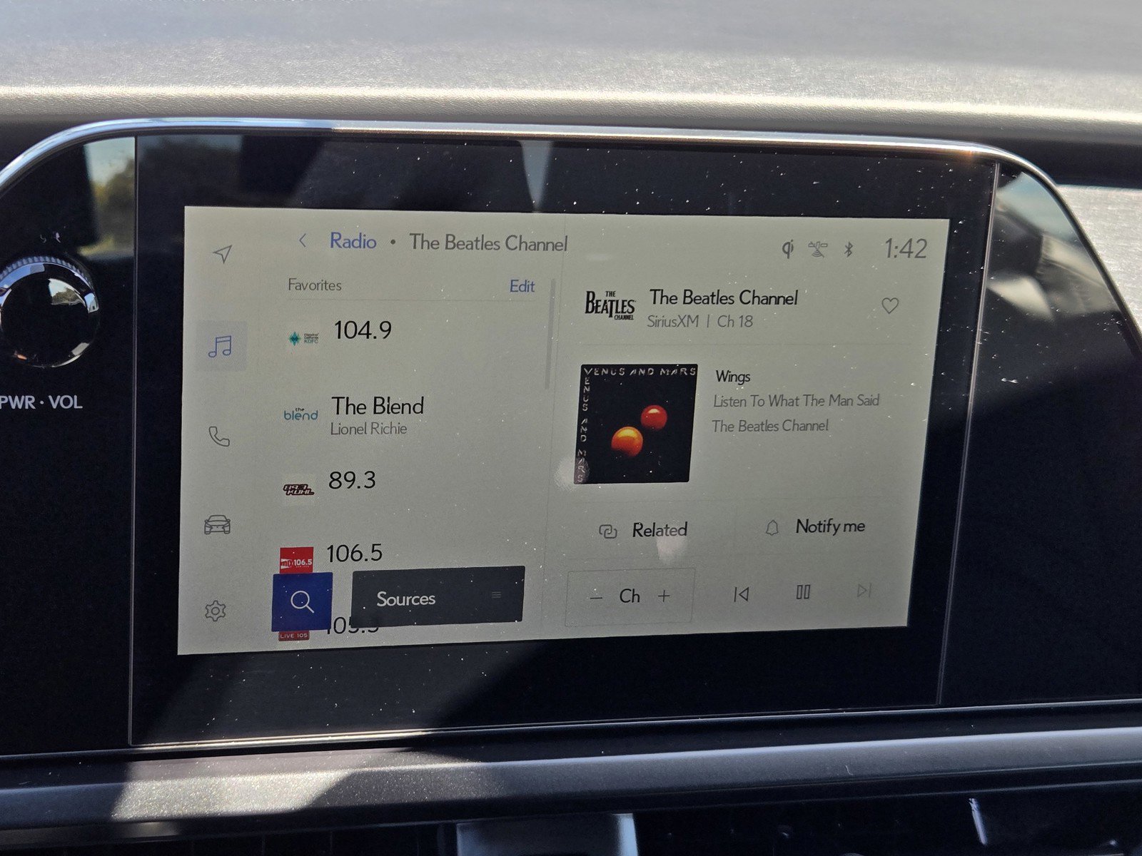 Certified 2025 Lexus UX 300h FWD image 19