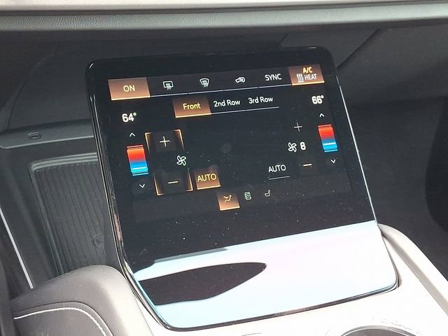 New 2026 Cadillac Vistiq Platinum w/ LPO, Floor Liner Package image 10