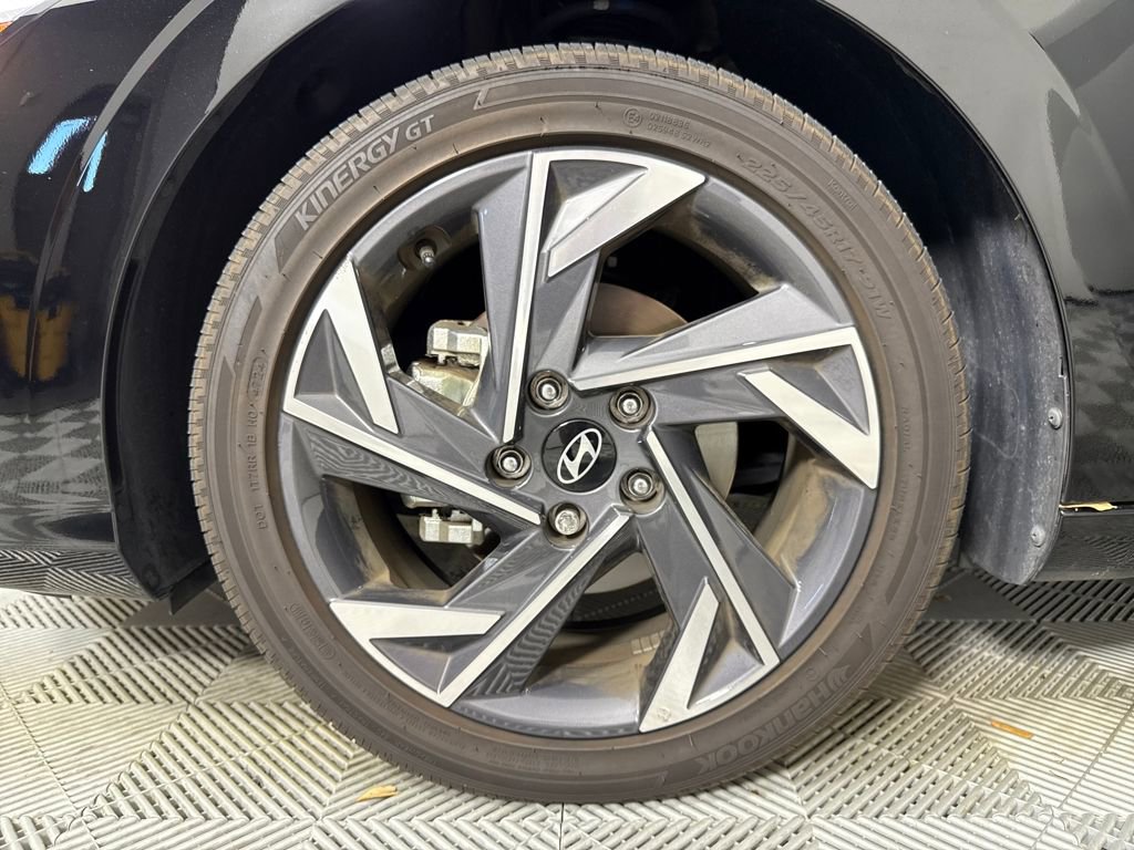 Used 2025 Hyundai Elantra SEL image 25