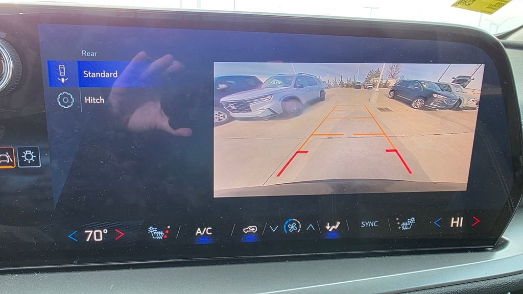 Used 2025 Chevrolet Traverse LT image 22