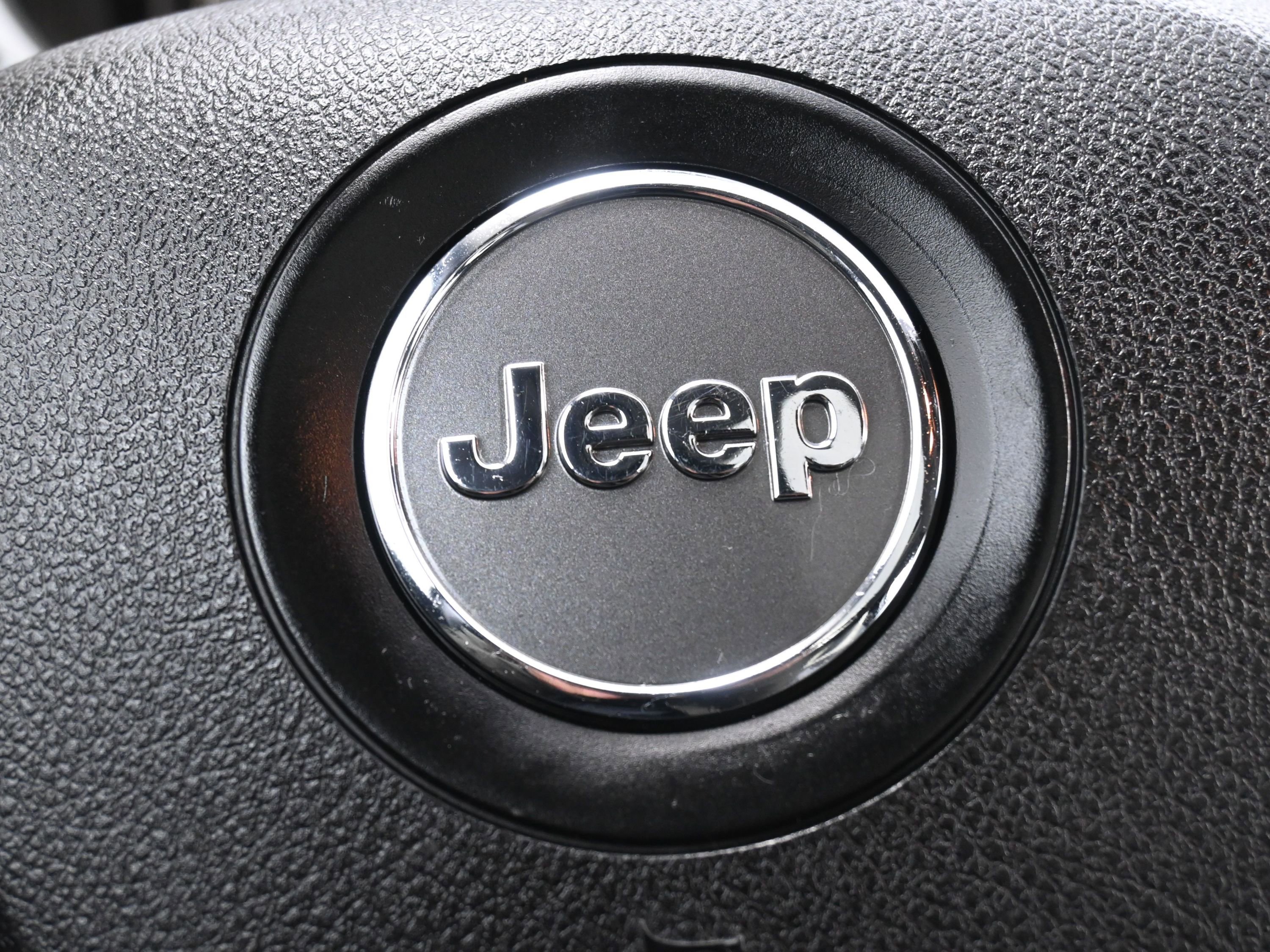 Used 2015 Jeep Cherokee Trailhawk w/ Comfort/Convenience Group image 34