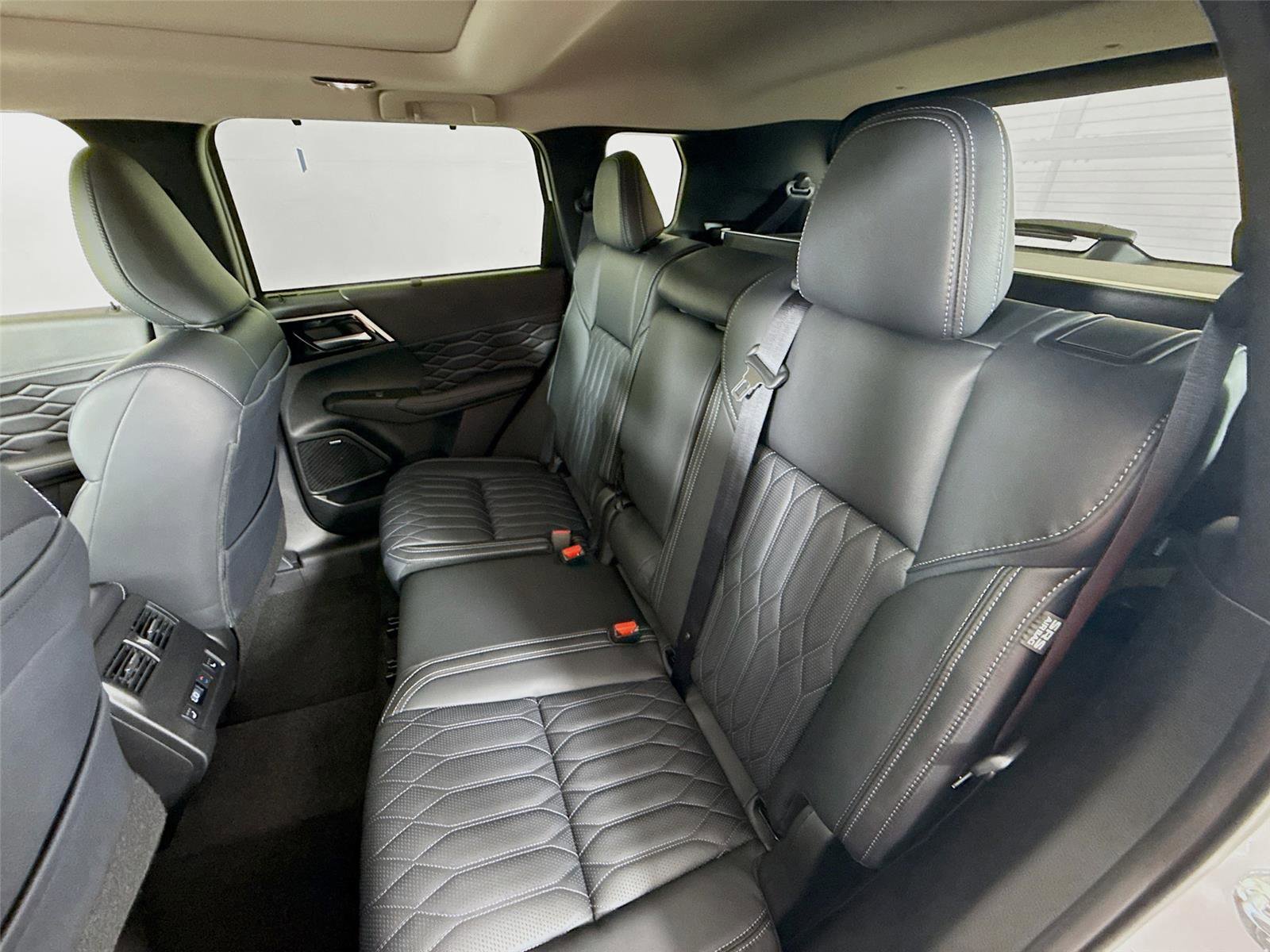 New 2026 Mitsubishi Outlander SEL image 22