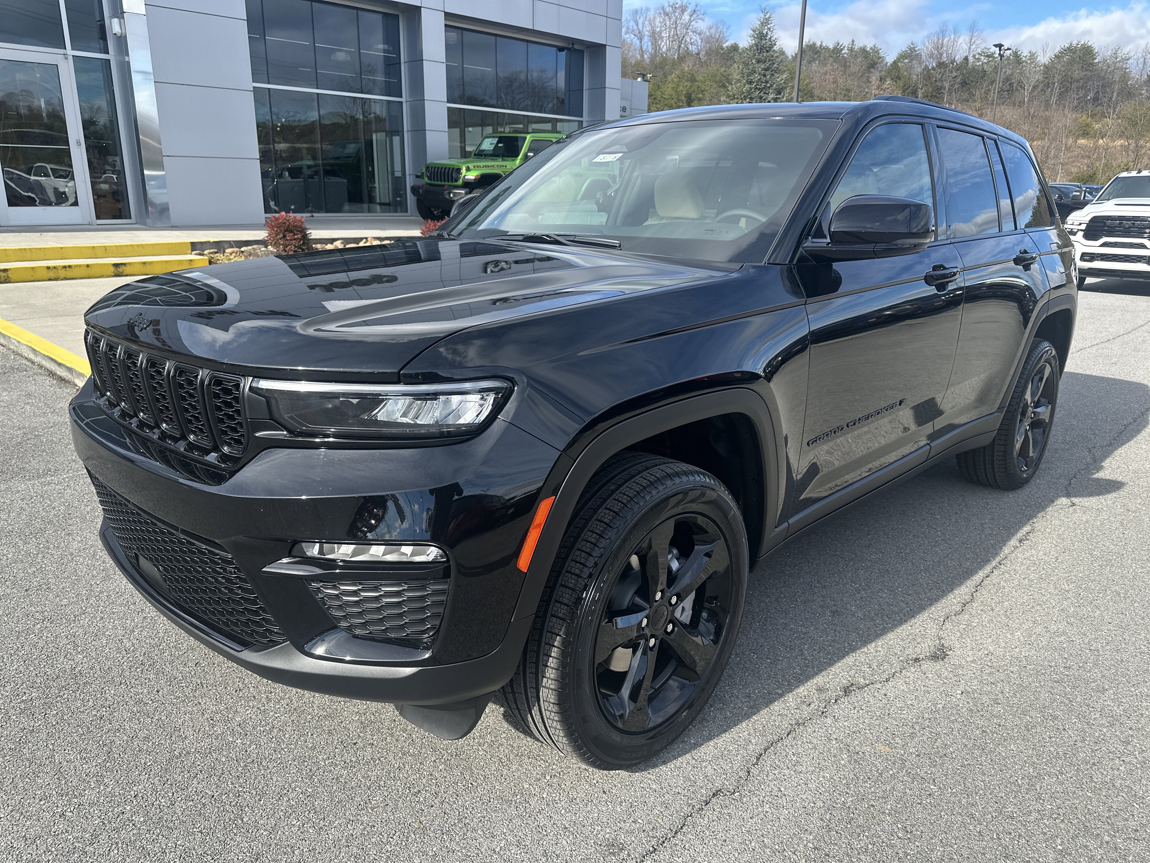 New 2025 Jeep Grand Cherokee Limited w/ Black Appearance Package AWD/4WD image 2