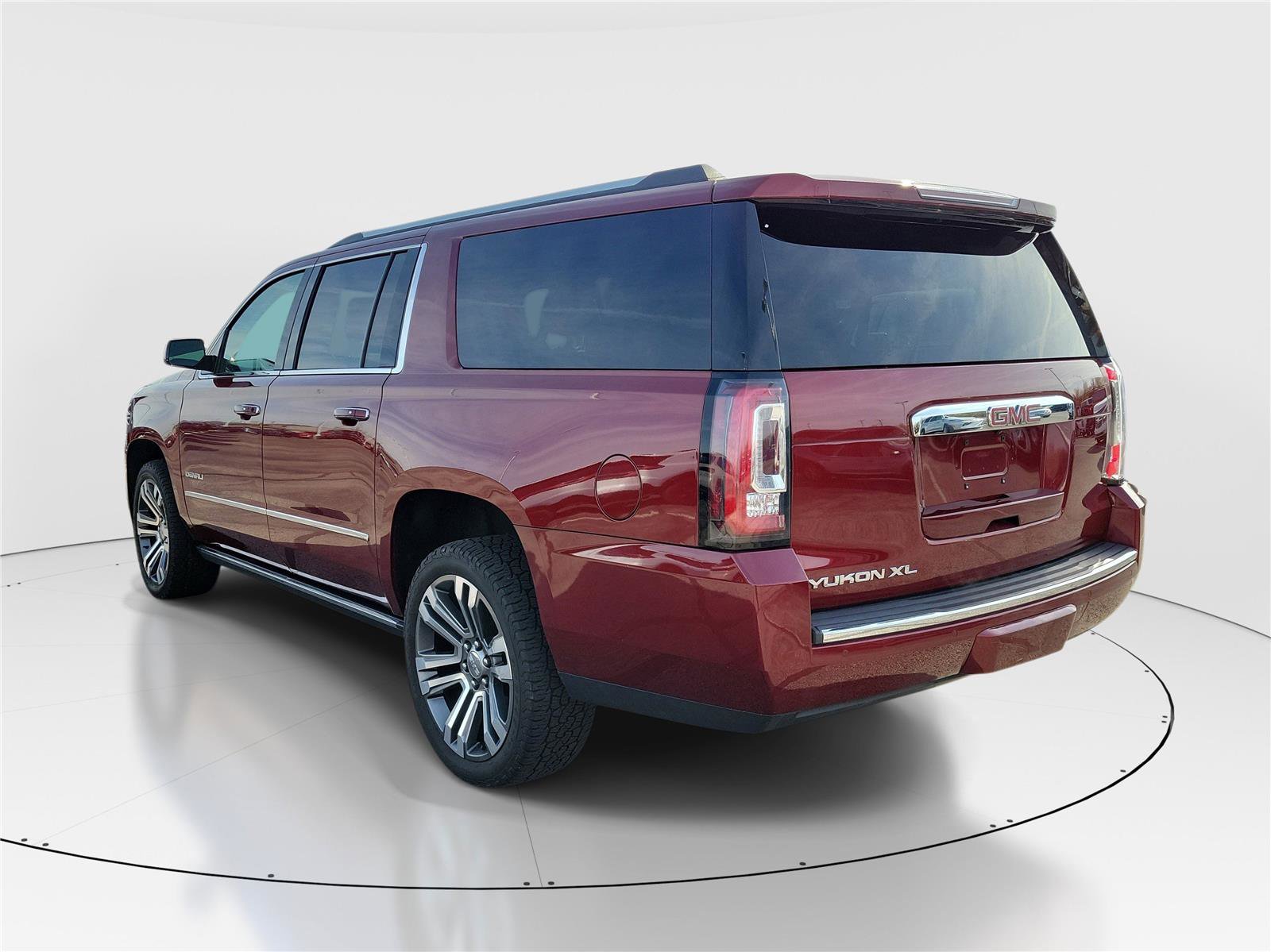 Used 2018 GMC Yukon XL Denali w/ Denali Ultimate Package image 3