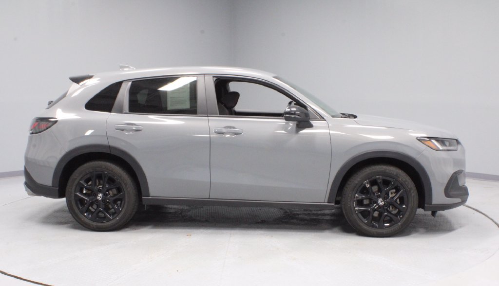 Used 2025 Honda HR-V Sport image 11