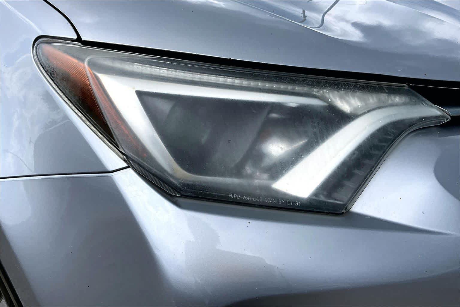 Used 2017 Toyota RAV4 LE FWD image 28