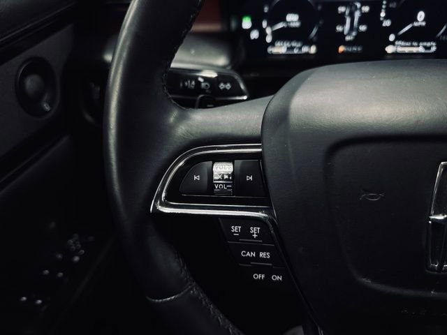 Used 2022 Lincoln Nautilus Reserve w/ Luxury Package AWD/4WD image 28