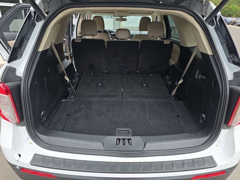 Used 2023 Ford Explorer XLT w/ Equipment Group 202A image 12