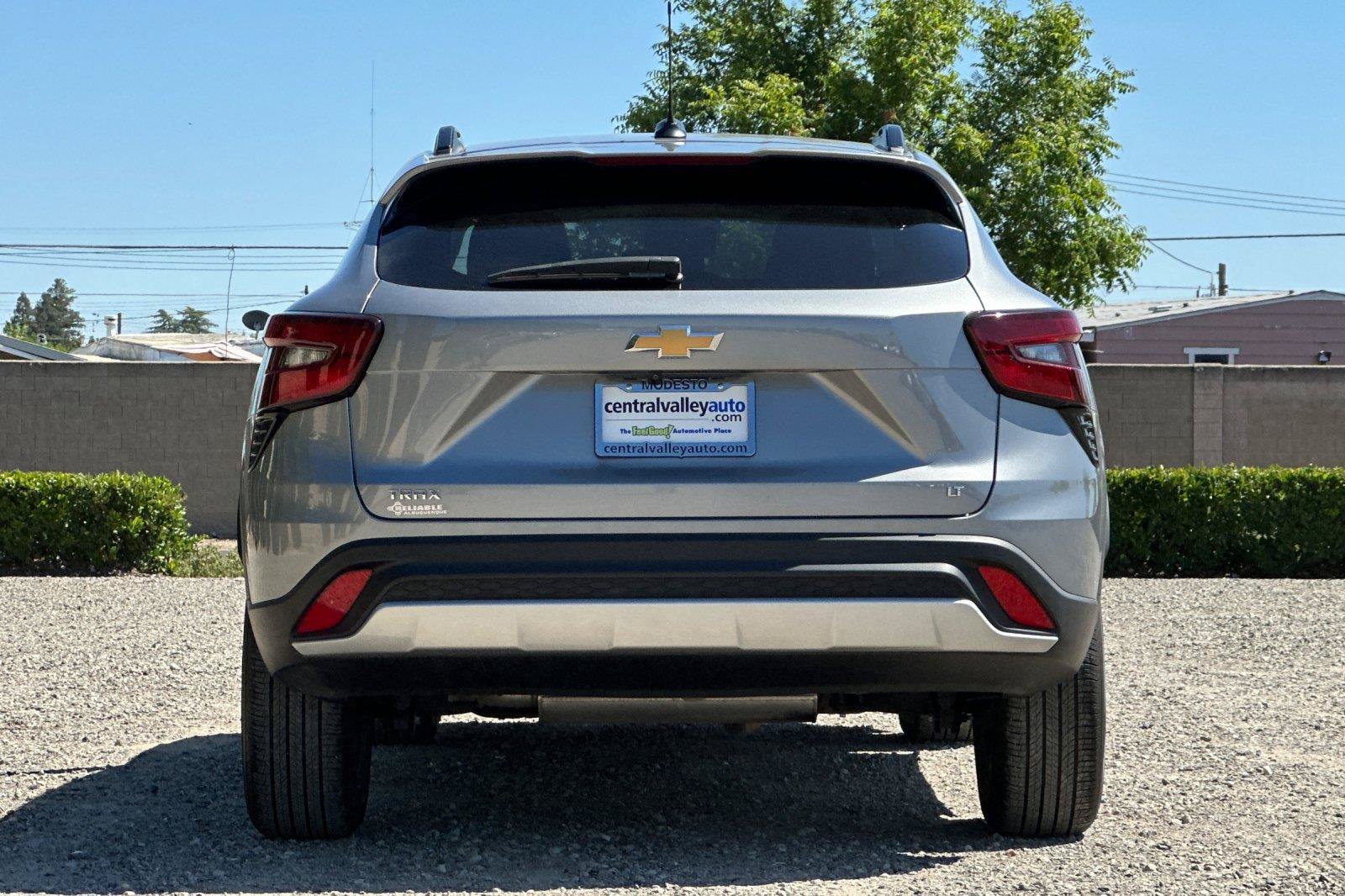 Used 2024 Chevrolet Trax LT w/ Driver Confidence Package FWD image 4