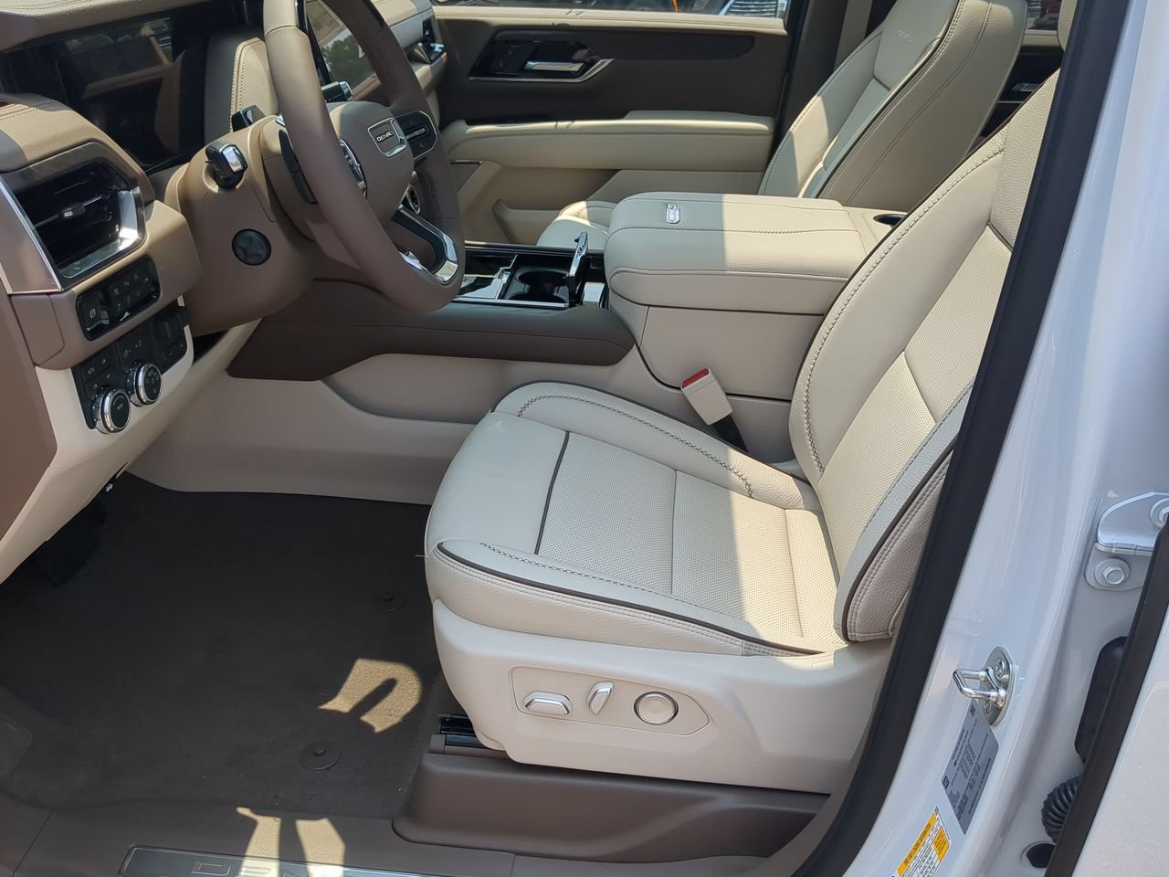 New 2026 GMC Yukon XL Denali w/ Denali Reserve Package AWD/4WD image 20