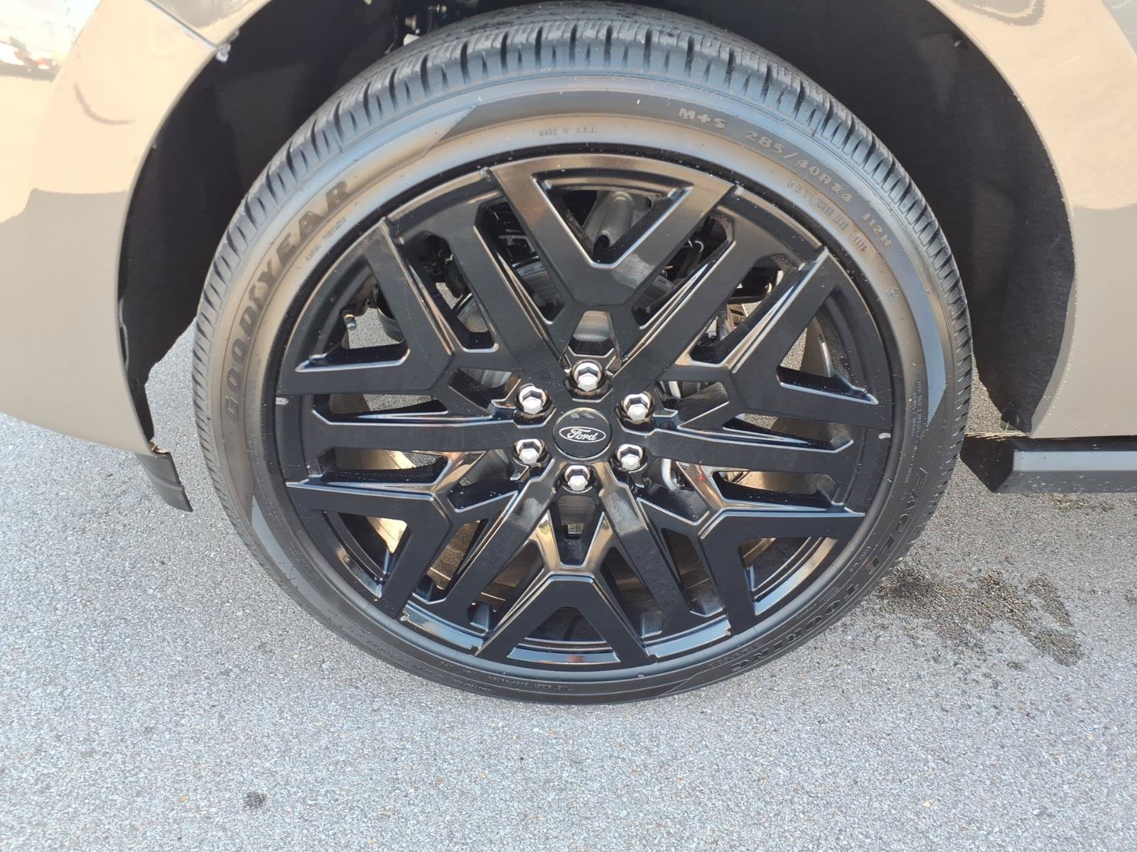 New 2027 Ford Expedition Max Platinum w/ Stealth Performance Package AWD/4WD image 9