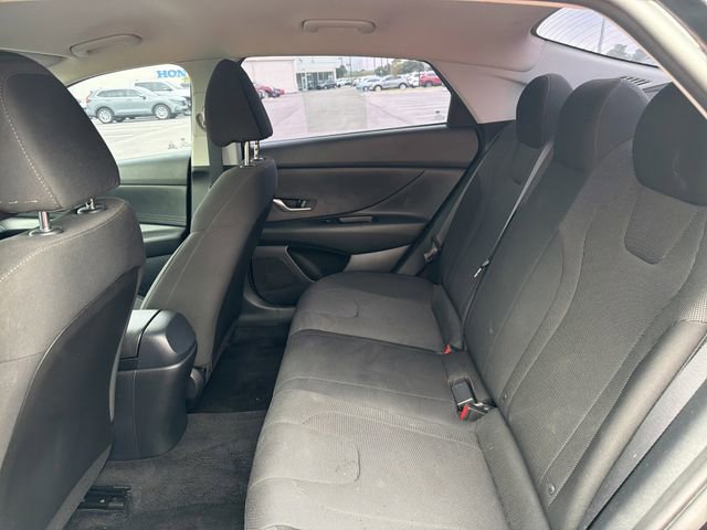 Used 2021 Hyundai Elantra SE FWD image 11