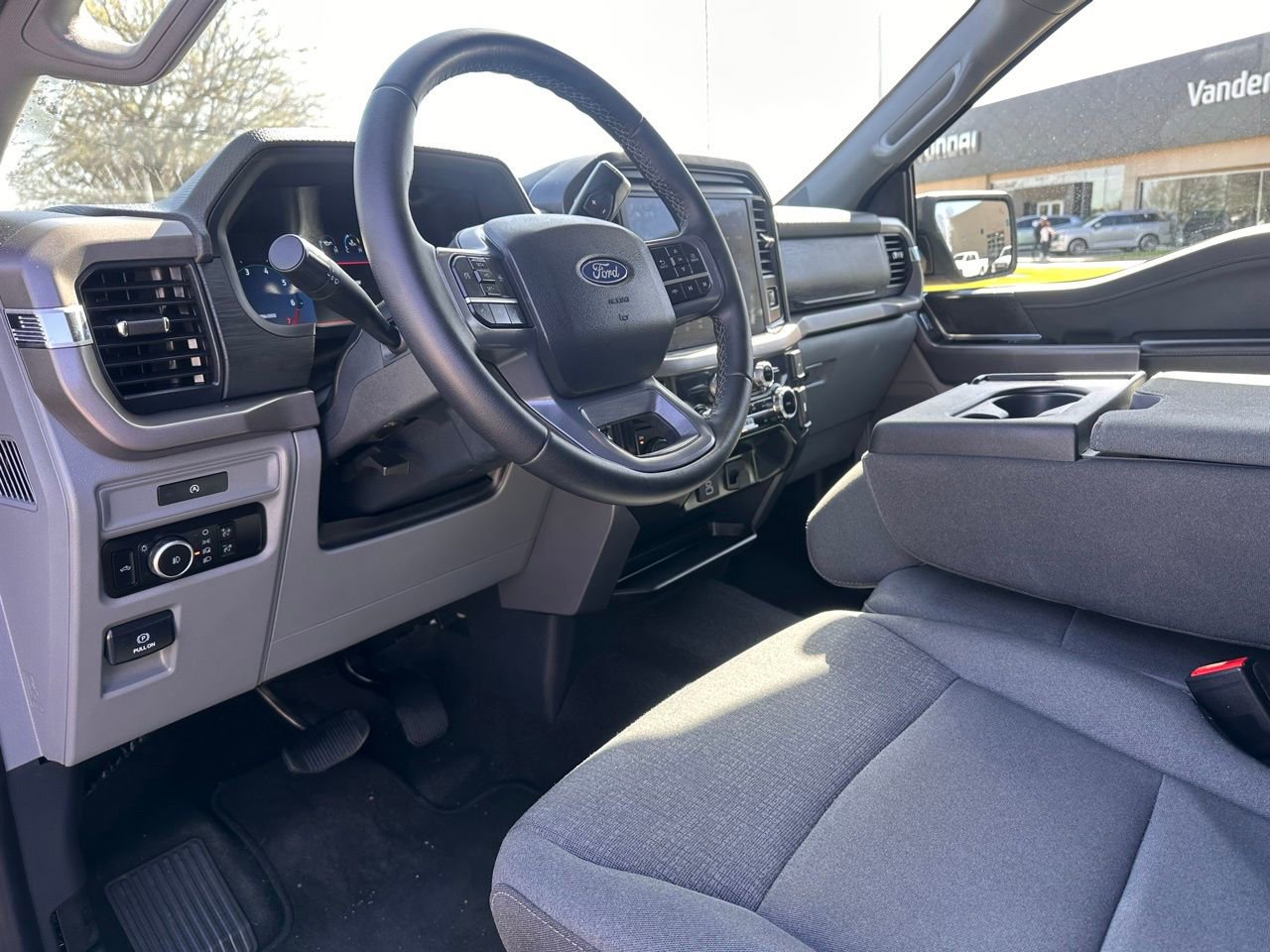 Used 2025 Ford F150 XLT w/ Equipment Group 301A Standard image 22