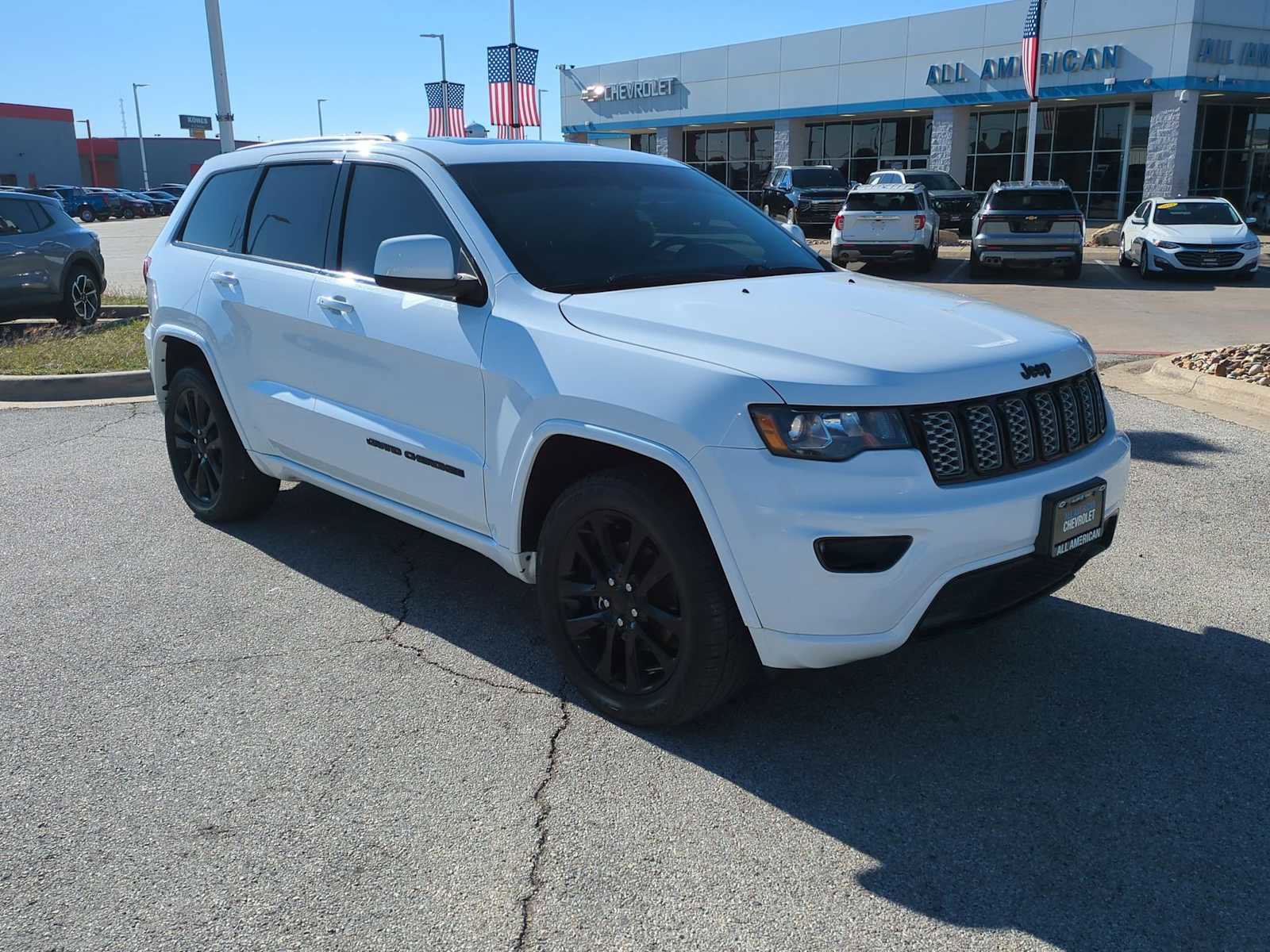 Used 2018 Jeep Grand Cherokee Altitude image 2