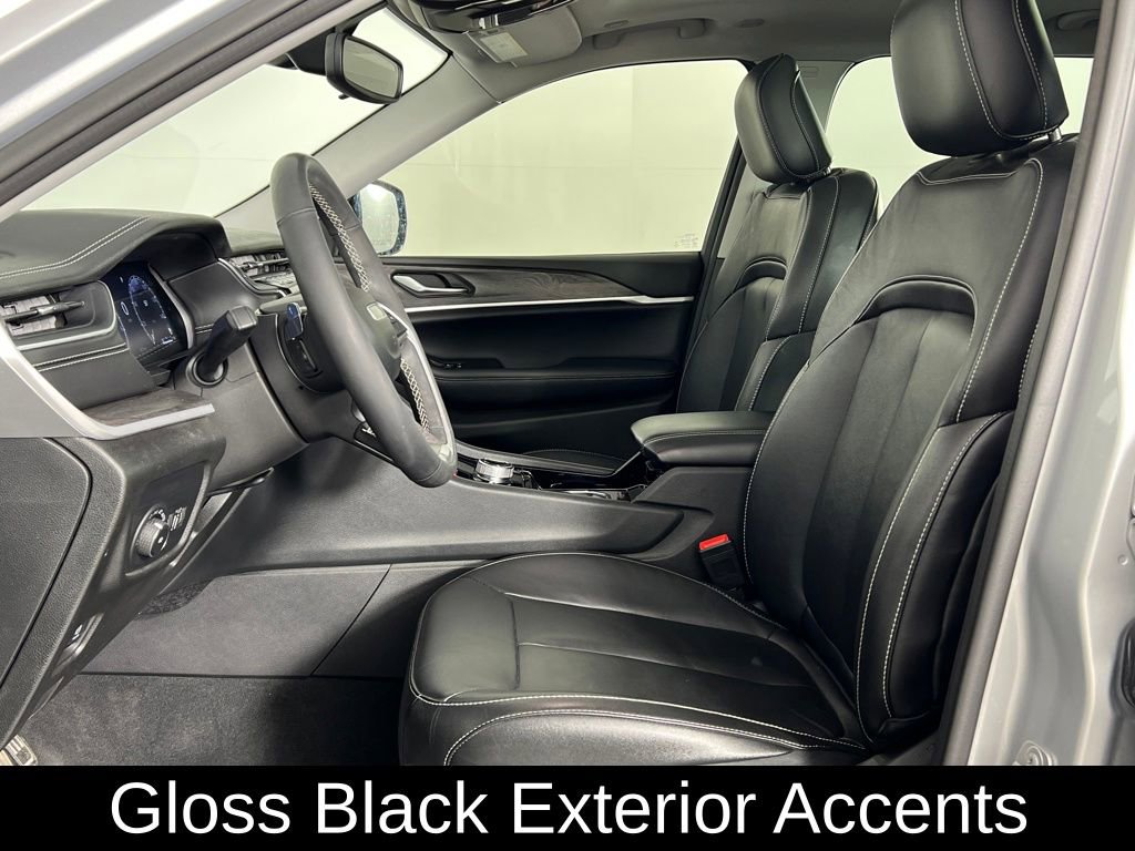 Used 2023 Jeep Grand Cherokee L Limited w/ Black Appearance Package image 16