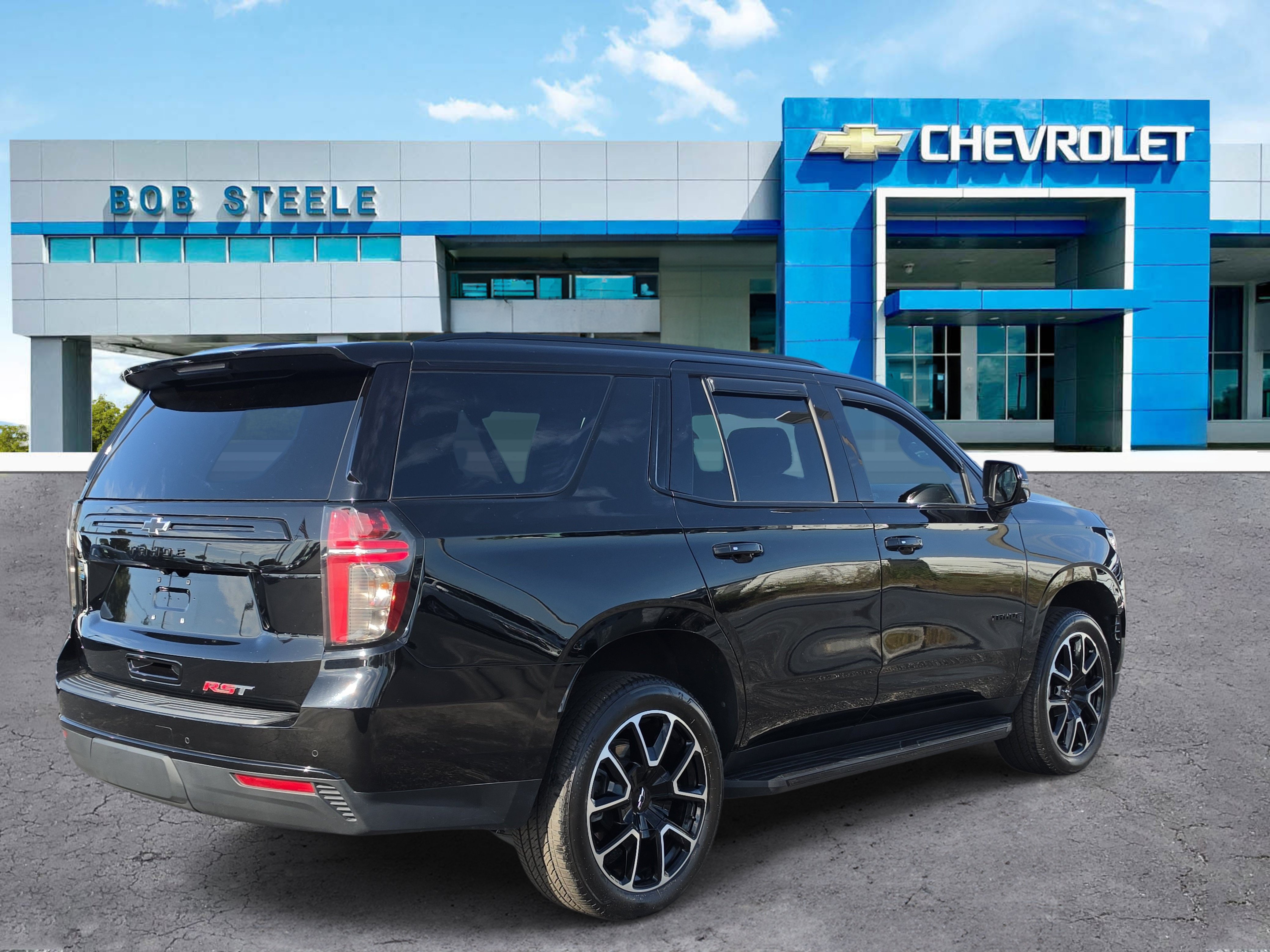 Certified 2024 Chevrolet Tahoe RST w/ Luxury Package AWD/4WD image 4