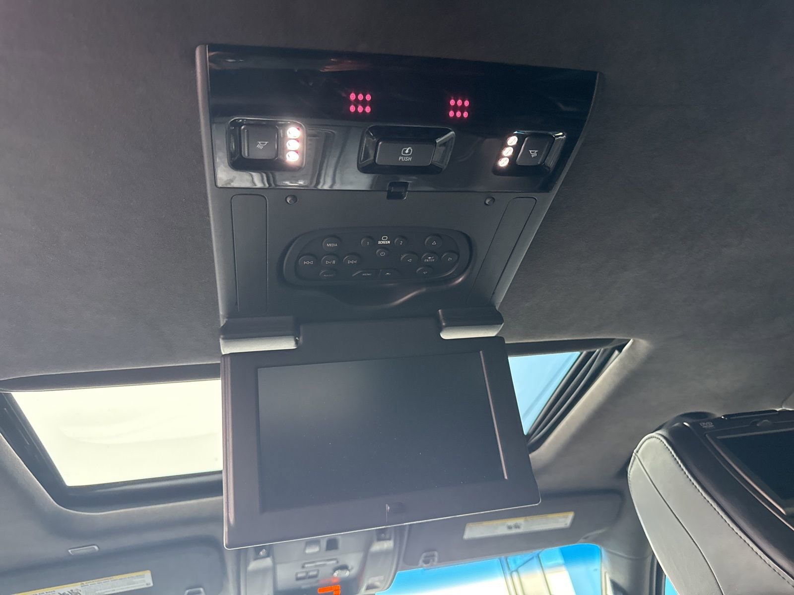 Used 2017 Cadillac Escalade ESV Platinum image 21