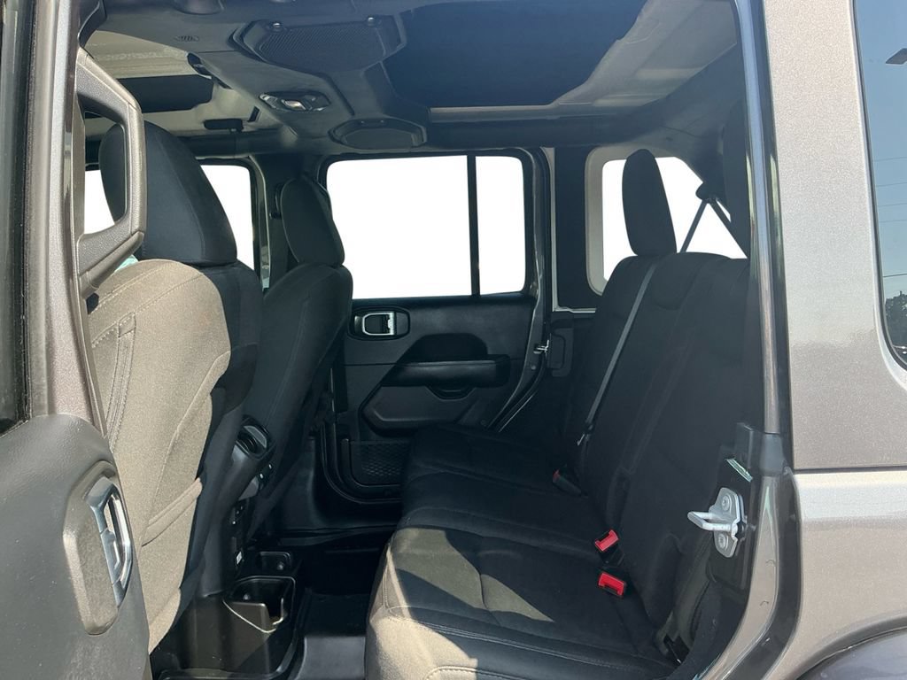 Used 2018 Jeep Wrangler Unlimited Sahara AWD/4WD image 21