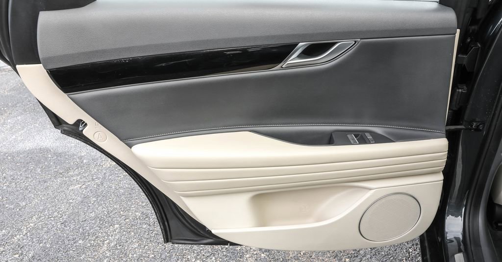 Used 2022 Genesis G80 2.5T image 33