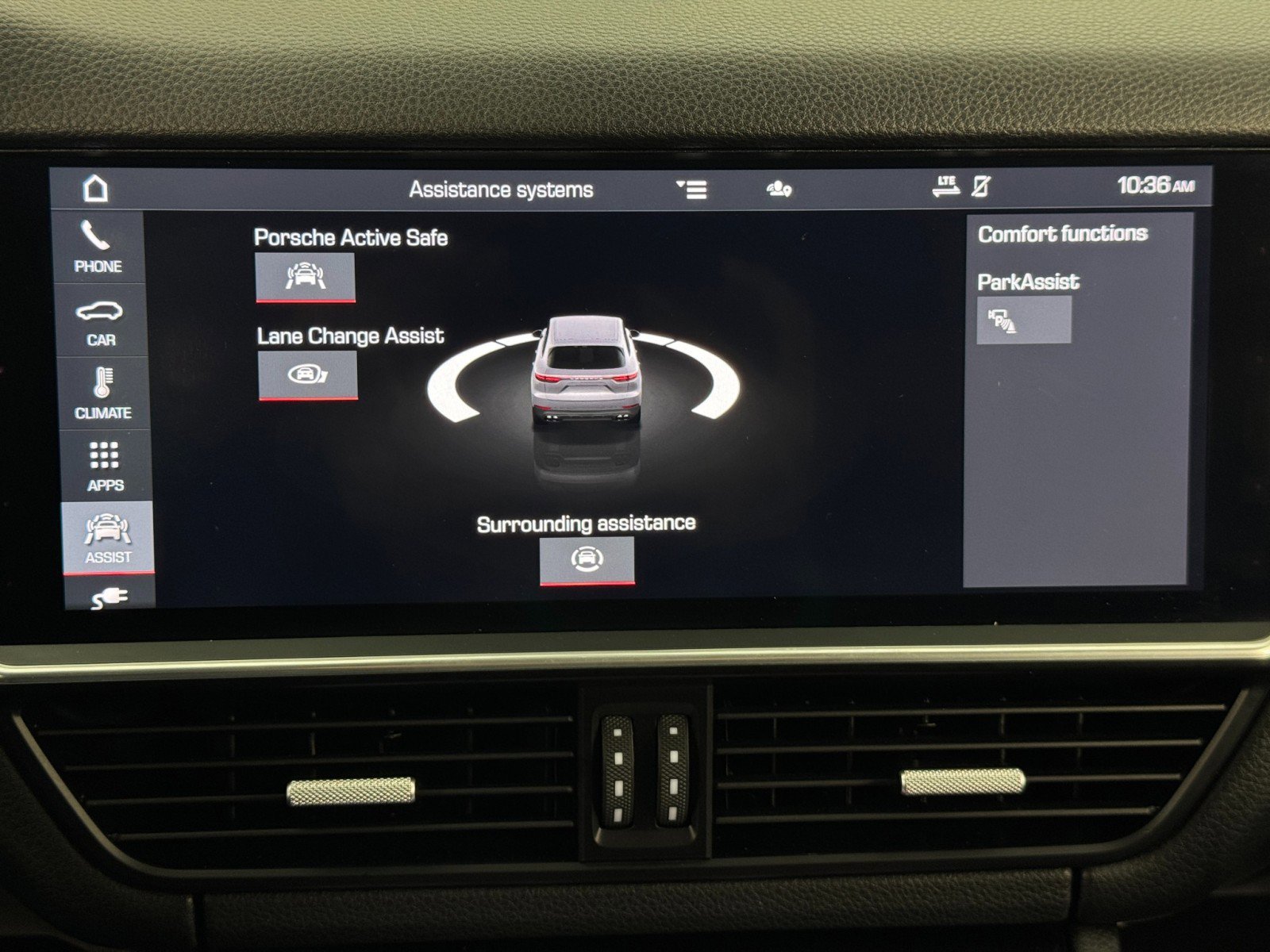 Used 2020 Porsche Cayenne E-Hybrid w/ Premium Package image 29