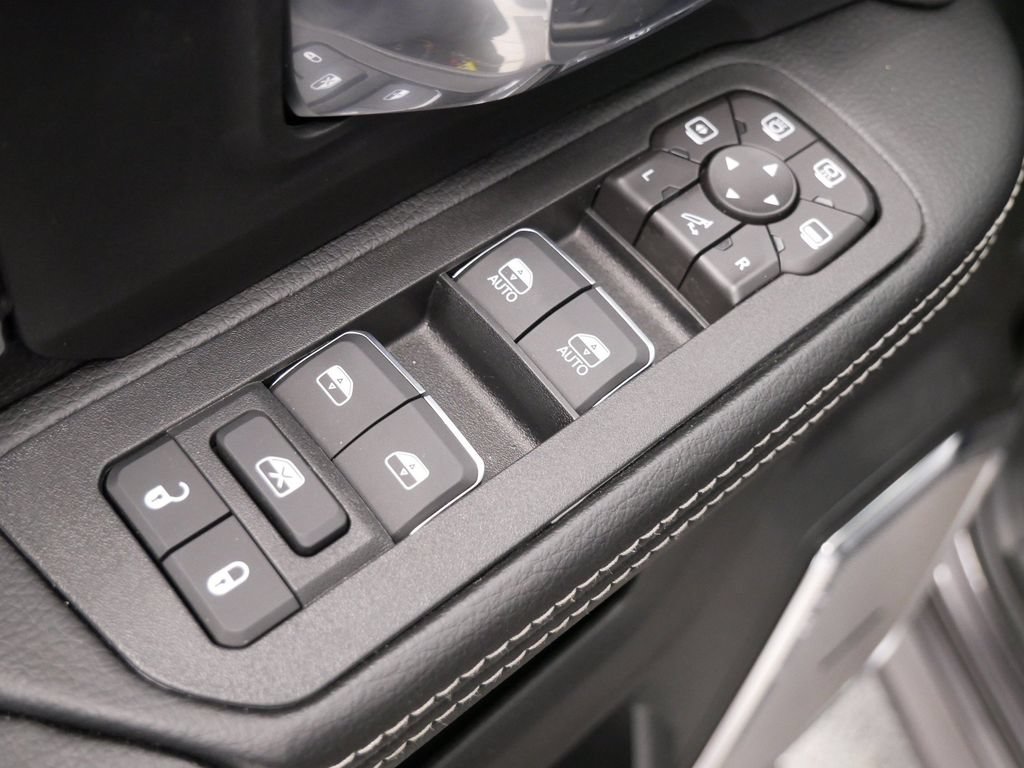 New 2026 RAM 3500 Laramie AWD/4WD image 19