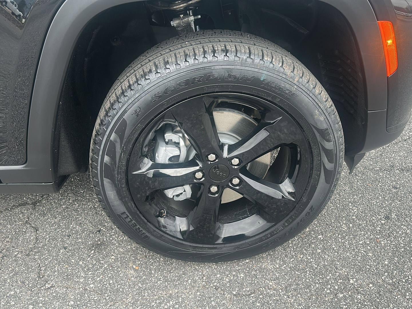 New 2025 Jeep Grand Cherokee L Limited w/ Black Appearance Package image 4