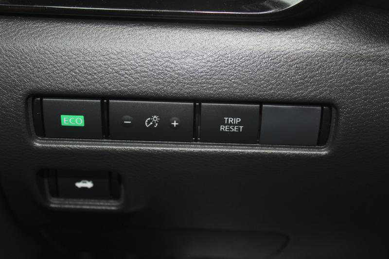 Used 2022 Nissan Sentra SV w/ SV Premium Package FWD image 24