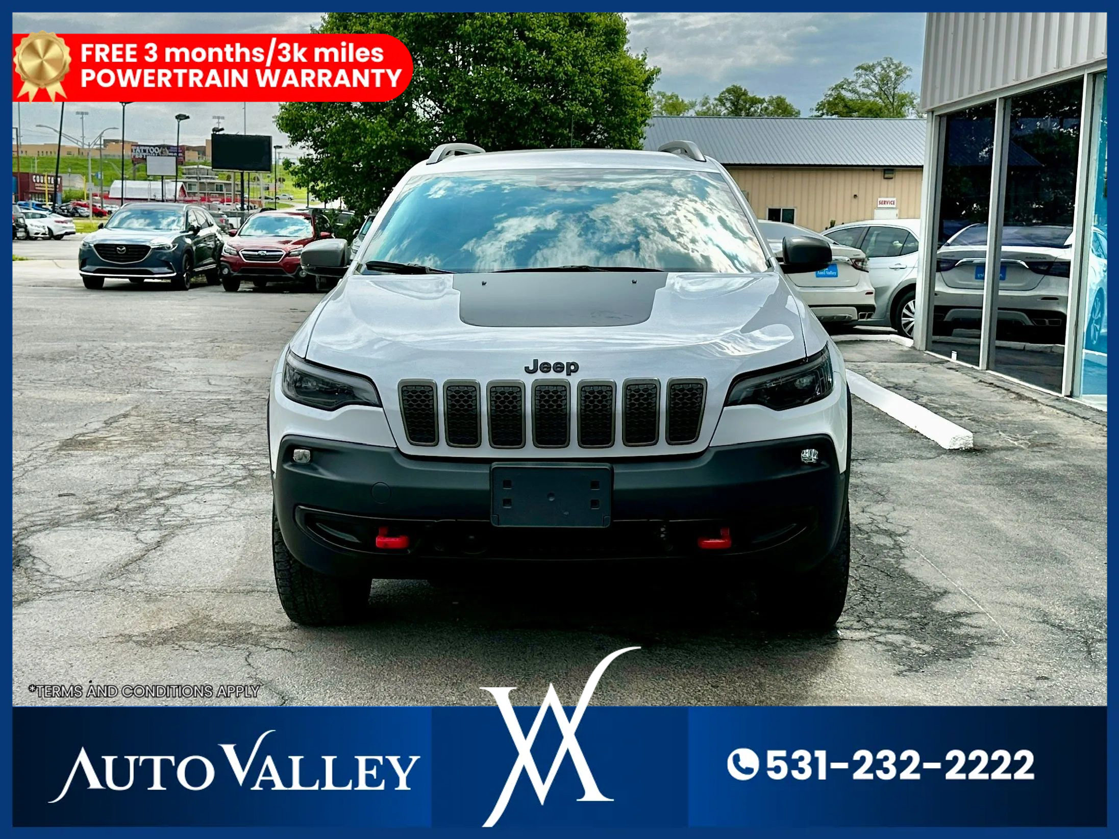 Used 2021 Jeep Cherokee Trailhawk image 2