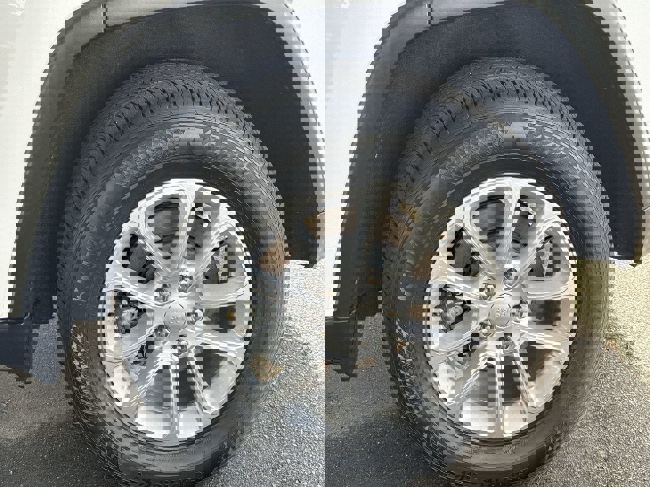 Used 2022 Jeep Grand Cherokee Laredo X image 32