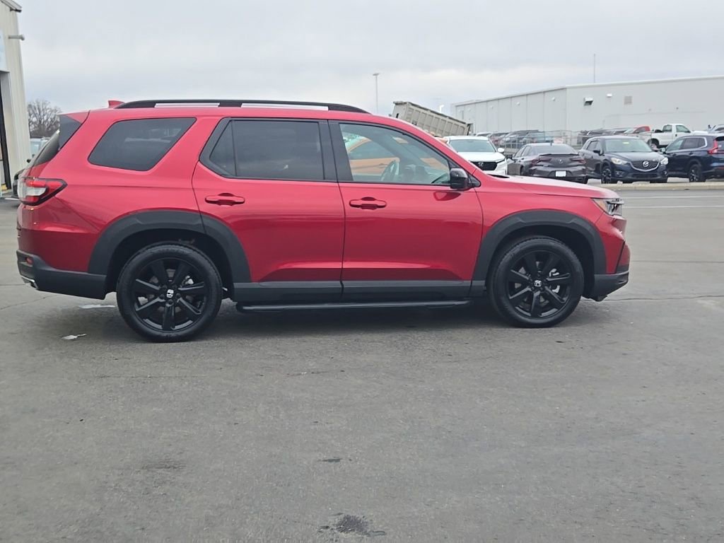 Used 2025 Honda Pilot Black Edition image 10