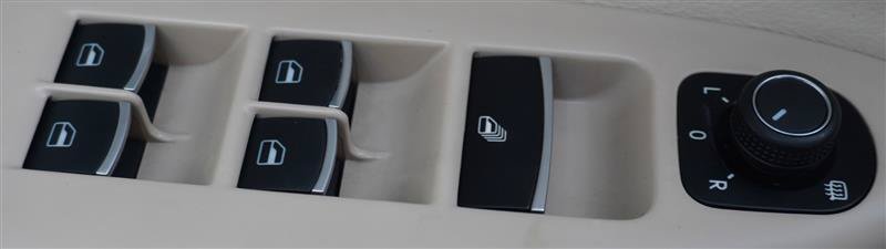 Used 2015 Volkswagen Eos Komfort FWD image 32