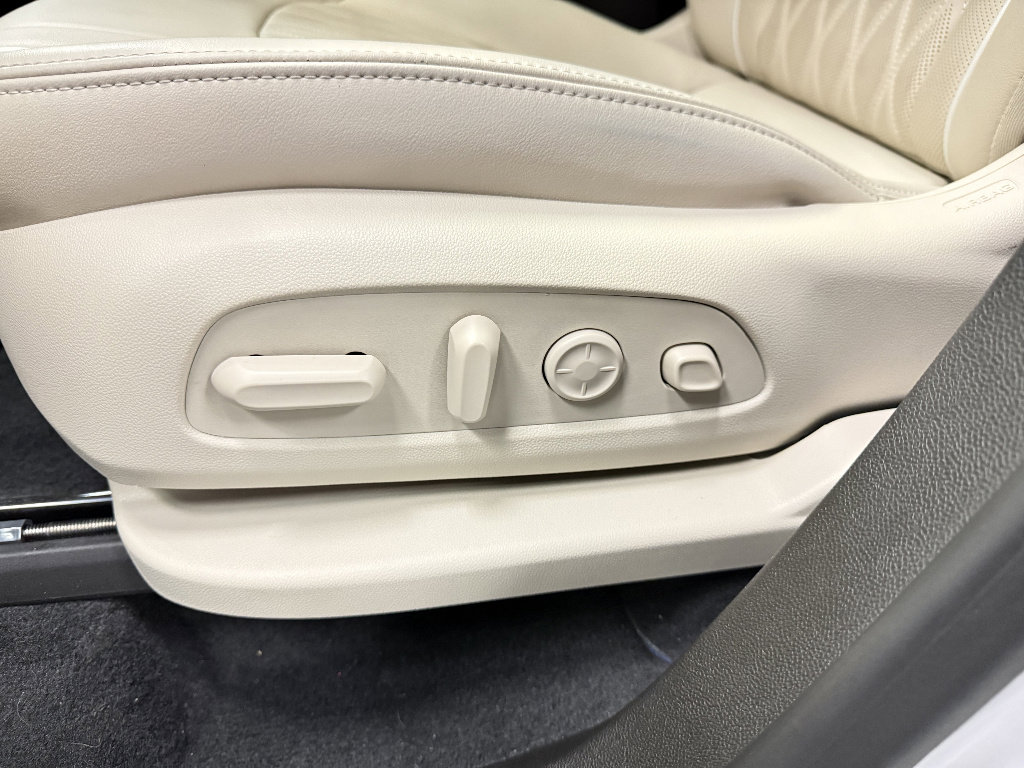 Used 2024 Buick Enclave Avenir w/ Avenir Technology Package AWD/4WD image 26