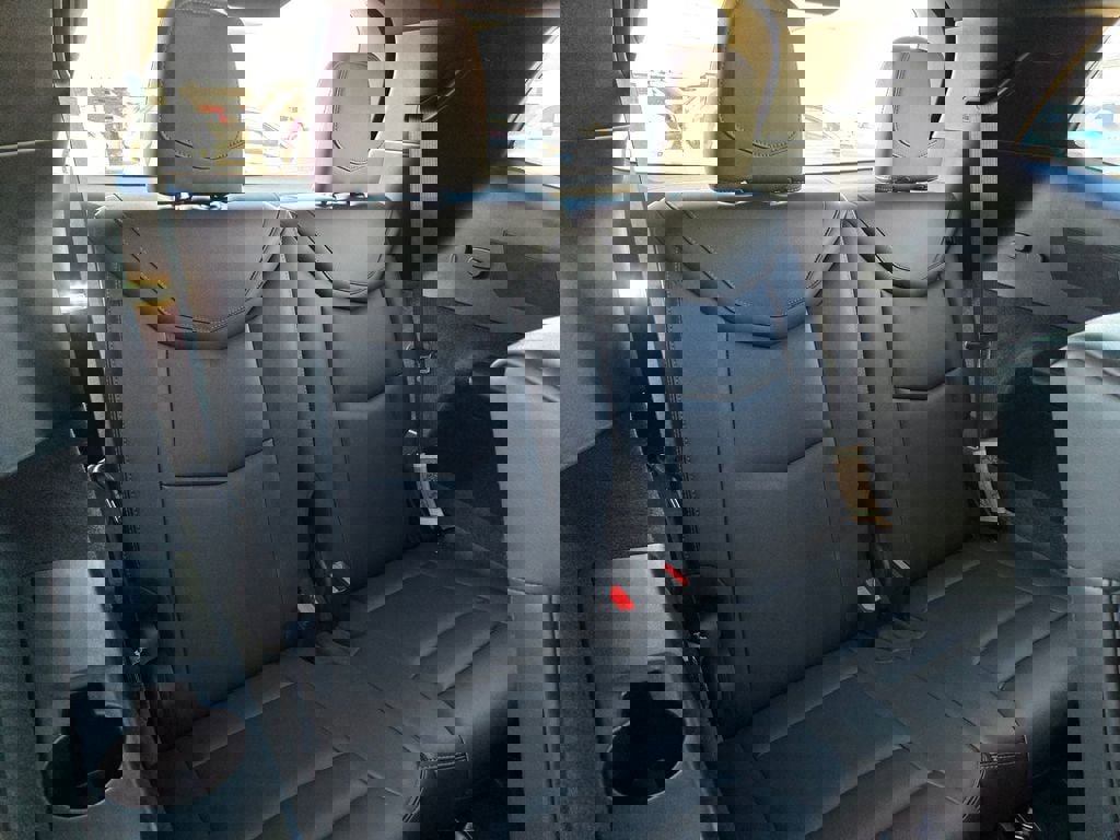 New 2025 Cadillac XT6 Luxury image 30