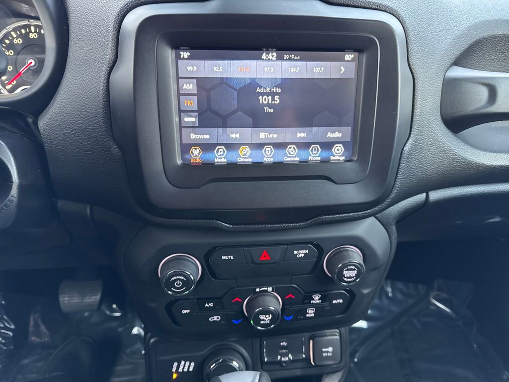 Certified 2019 Jeep Renegade Latitude w/ Cold Weather Group image 23