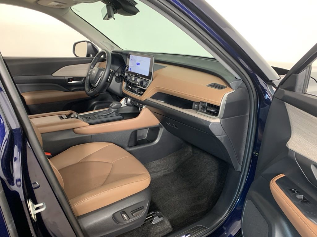 Used 2024 Toyota Grand Highlander AWD image 43