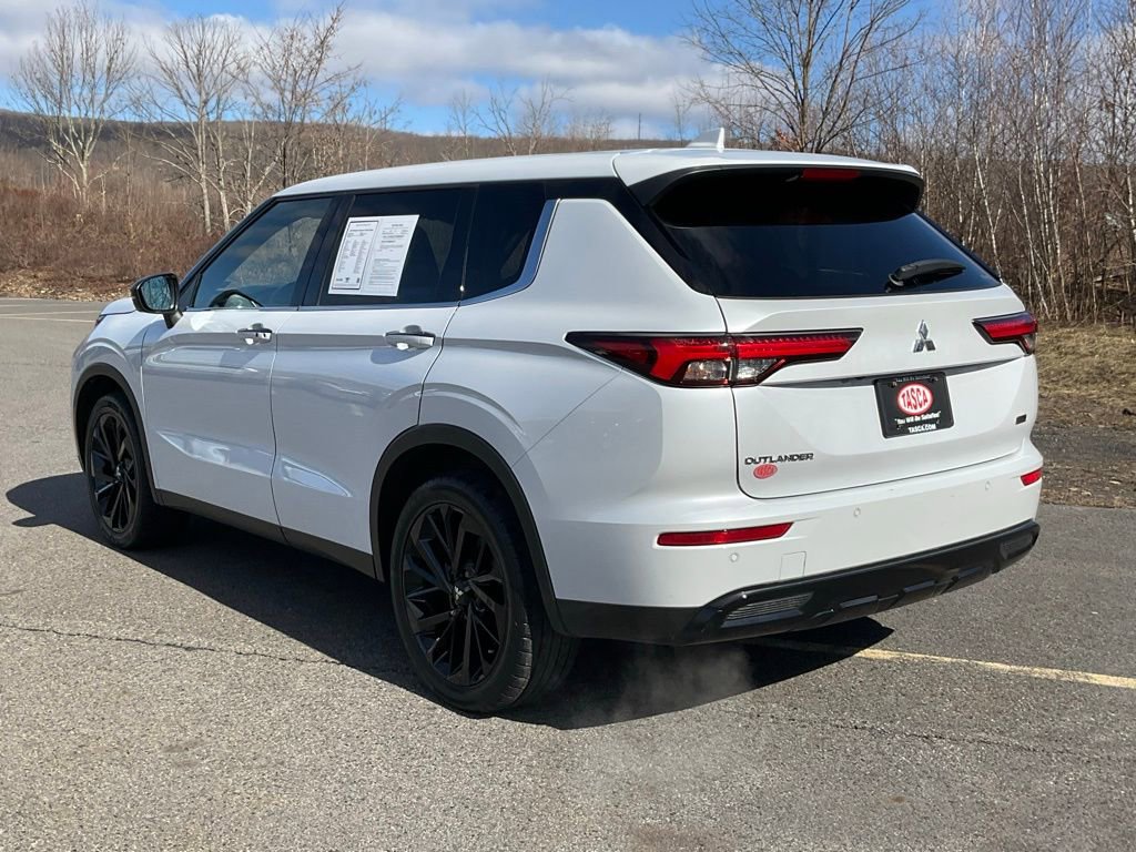Used 2023 Mitsubishi Outlander SE Black Edition image 31
