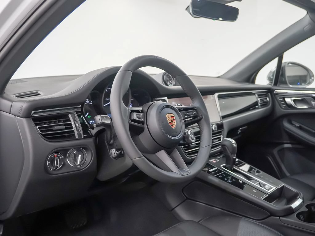 Certified 2026 Porsche Macan Turbo AWD/4WD image 4