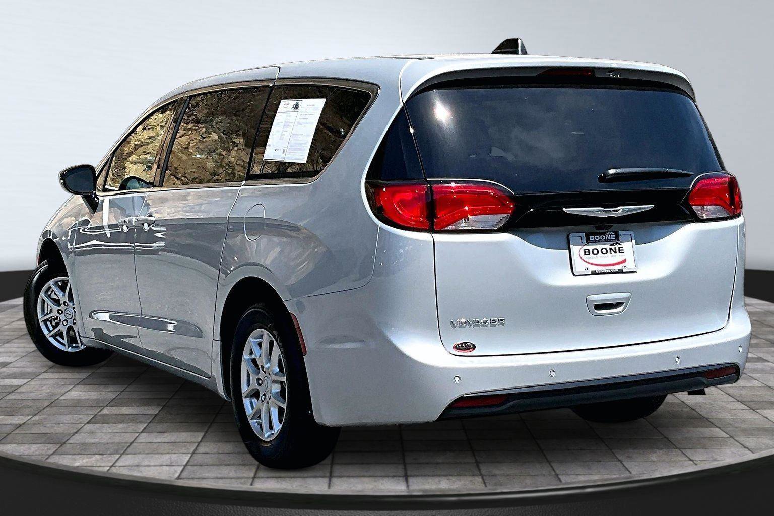 Used 2026 Chrysler Voyager LX FWD image 2
