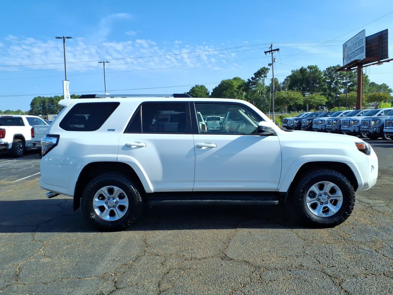 Used 2020 Toyota 4Runner SR5 AWD/4WD image 3