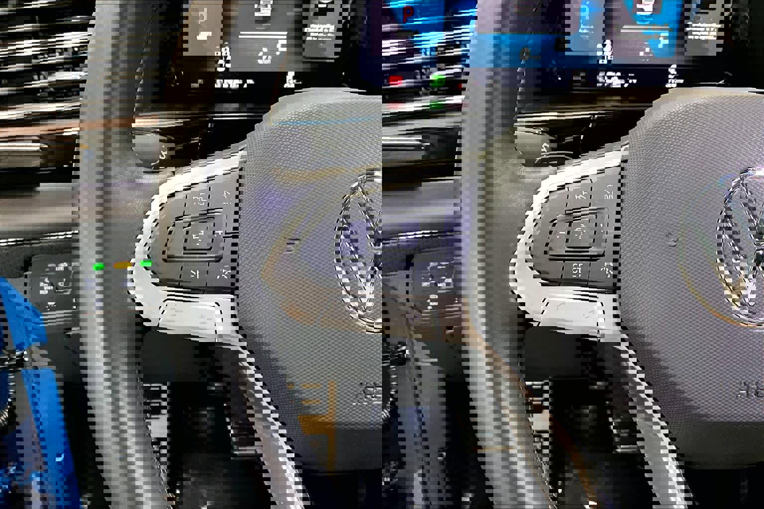 Used 2025 Volkswagen Atlas SEL Premium R-Line image 20